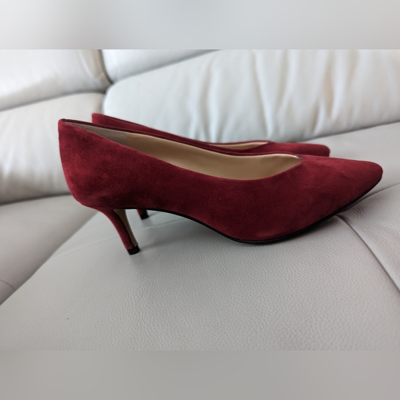 Vince Camuto Kaysen Suede Pump in Red Size 6.5 - Never Worn - Picture 2 of 5